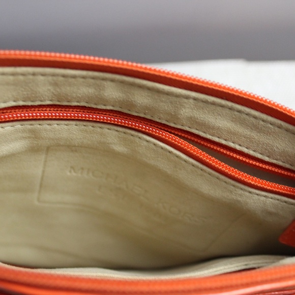 Michael Kors Neoprene Crossbody bag - Picture 6 of 6